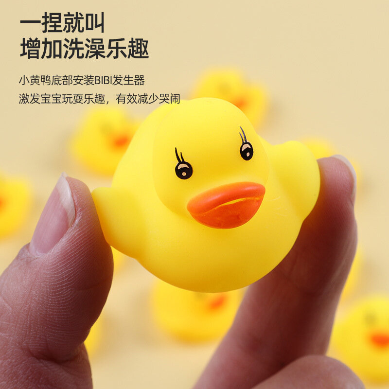 Giocattoli da bagno che fanno il bagno nell'acqua piccola anatra gialla pizzico chiamata Vocal Duckling Toy Pool Baby Toddler Toy anatra di gomma