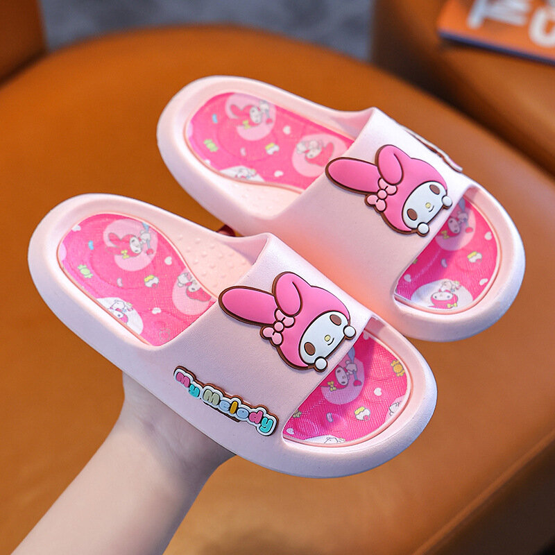 Sanrio Hello Kitty รองเท้าแตะเด็กลายการ์ตูน Kuromi รองเท้าลำลองฤดูร้อนในร่มกันลื่นน่ารักรูปการ์ตูนสไตล์ใหม่