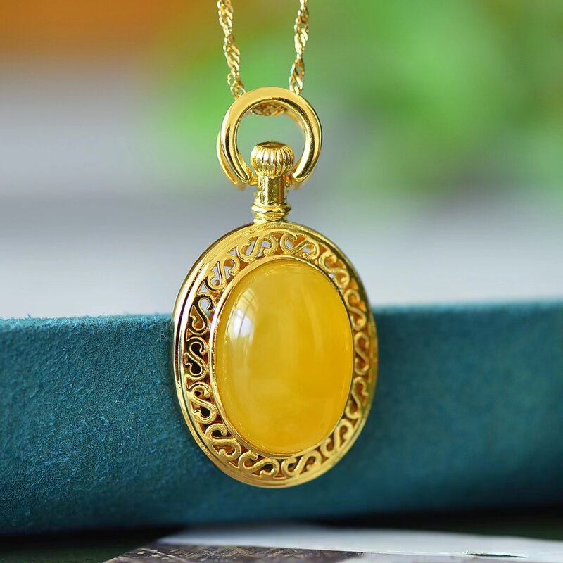Natural Beeswax Pendant Fine Clavicle Chain Necklace Amber Pendants Retro Womens Charms Mascots Jewellery Fashion Girl Jewelry