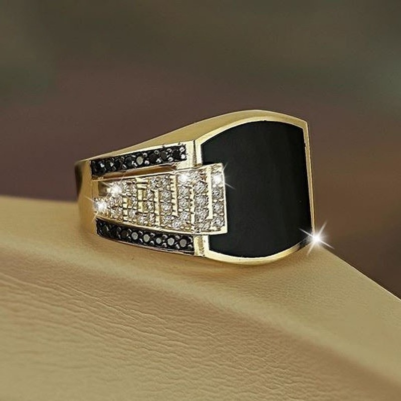 Anello da uomo classico moda metallo Color oro intarsiato pietra nera zircone anelli Punk per uomo fidanzamento gioielli di lusso da sposa