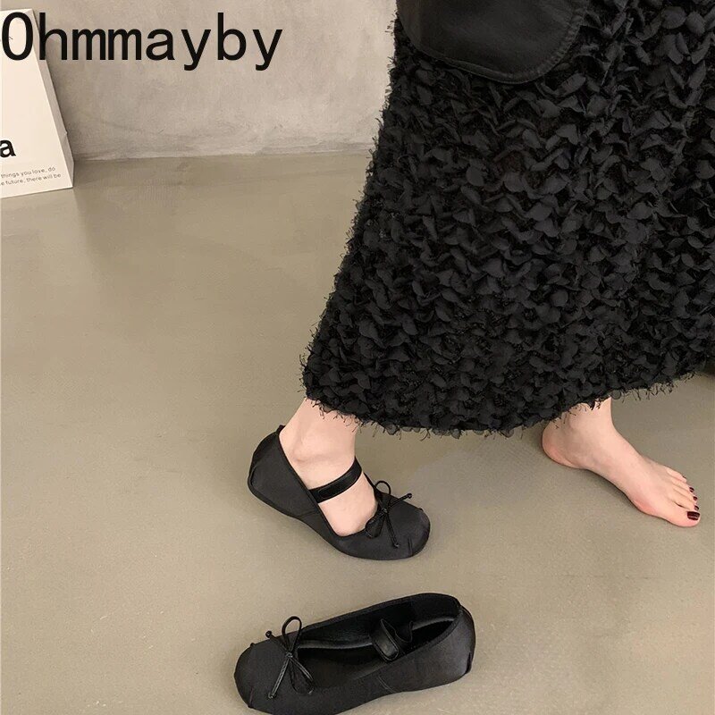 Sapatos rasos de banda elástica para mulheres, dedo do pé redondo, sola macia, vestido de balé, salto plano, moda designer, 2024