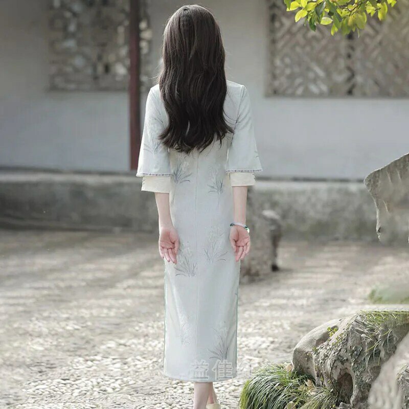 Vestido cheongsam chique chinês de estilo nacional feminino, elegante, fino, estampado, longo, banquete, liso, verão, novo, 2024