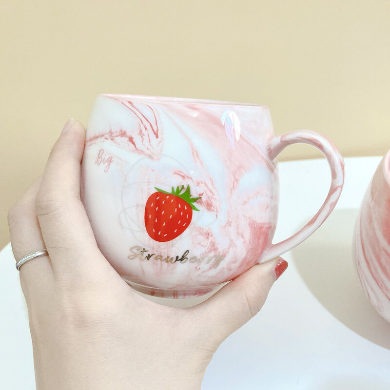 Strawberry Mug with Lid,Ceramic Mugs 450ML,Korean Coffee Cups,Cute Breakfast Porcelain Mug for Woman,Student