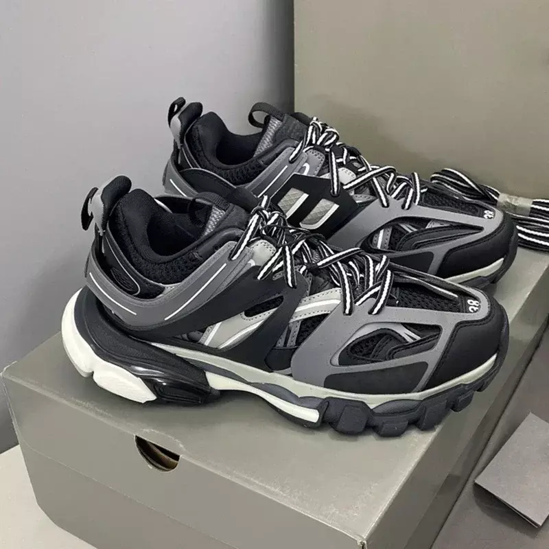 Thick Bottom Casual Shoes Women Lace Up Breatheable Traniers Mens Height Increasing Runway Sneakers Luxury Designer Plus Size 46