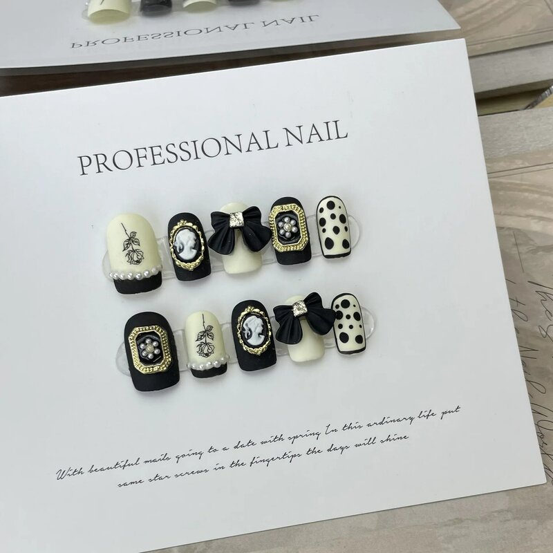 White and Black Handmade Nails Press on Full Cover Manicuree Vintage False Nails Wearable Artificial With Tool Kit