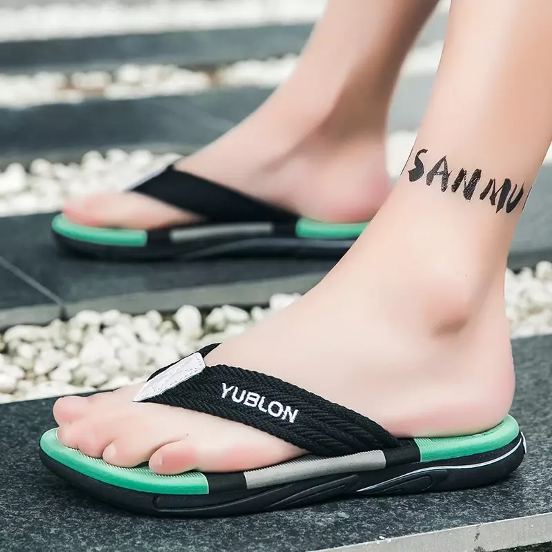 รองเท้าเทรนด์ Sandal jepit Fashion ของผู้ชายรองเท้าแตะชายหาดกลางแจ้ง sepatu kebun อุดตันสำหรับผู้ชายรองเท้าแตะลำลองดีไซน์เรียบง่ายสำหรับฤดูร้อน