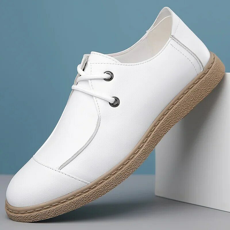 Sepatu pantofel datar pria, Kasut Formal kulit halus gaya Inggris musim semi musim gugur Slip-on Retro jahitan tangan luar ruangan untuk berjalan