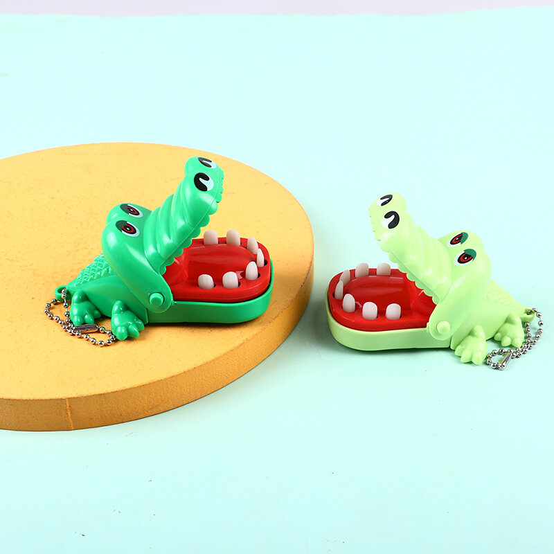 Mainan penghisap debu permainan jari, dokter gigi gigit mulut buaya kecil kreatif dengan gantungan kunci rumit