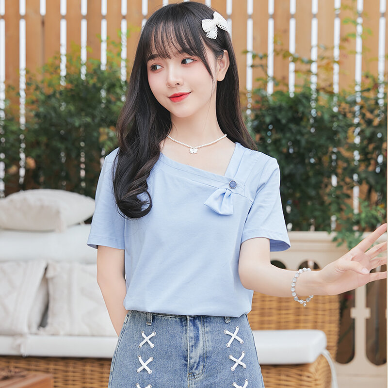 Camiseta de manga curta feminina, parte superior com gola diagonal, solta, cor sólida, design irregular, estudante nova, verão