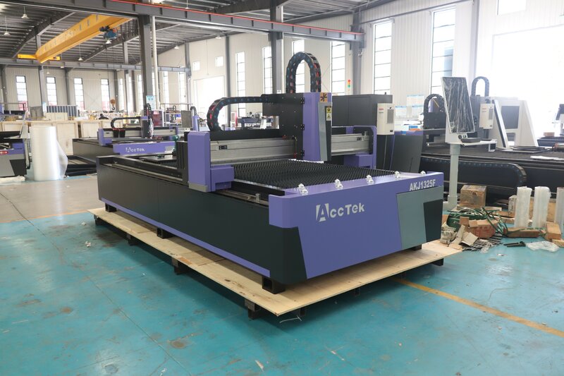 Stainless Carbon Steel Fiber Laser Cutting Machine open type JPT Reci Raycus IPG For Chassis Electrical Cabinets