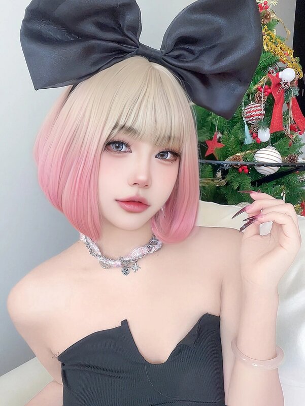 Wig sintetik gradien pirang 12 inci Lolita rambut lurus alami pendek dengan poni untuk wanita pesta Cosplay tahan panas