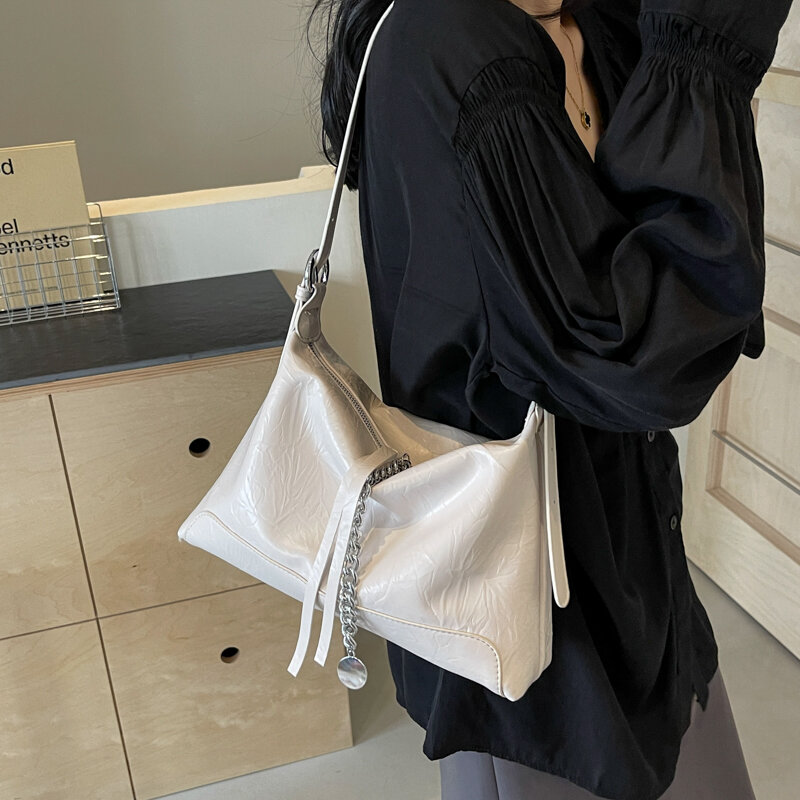 Bolsa de ombro feminina de couro PU prateada, bolsas axilas, moda coreana, tendência de verão, bolsas estilosas, 2024