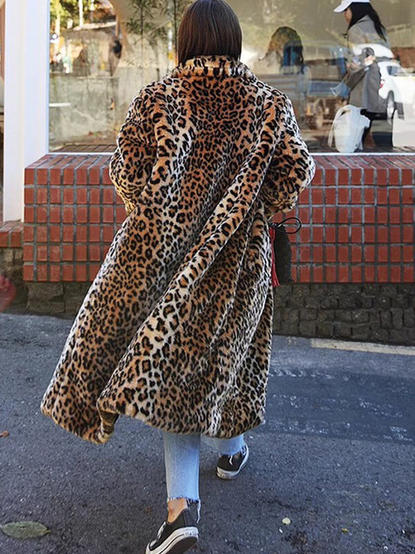 Jaket bulu macan tutul halus panjang wanita, jaket Luaran bulu palsu hangat Lapel musim dingin untuk wanita