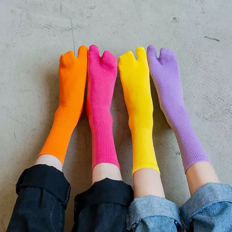 Cor de cinco dedos algodão absorvente de suor respirável meias esportivas cor doce japonês split-toe meias femininas