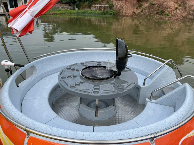قارب بلاستيكي صغير ومتعدد الاستخدامات لصيد الأسماك ، وكد البحر والأنشطة الترفيهية