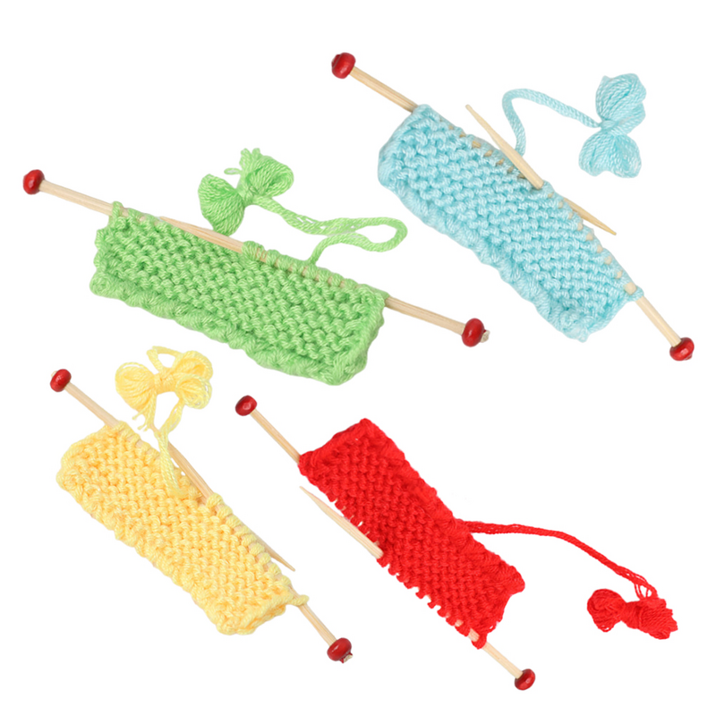 ミニチュアニットセーターモデル、編み物糸シーン、4個