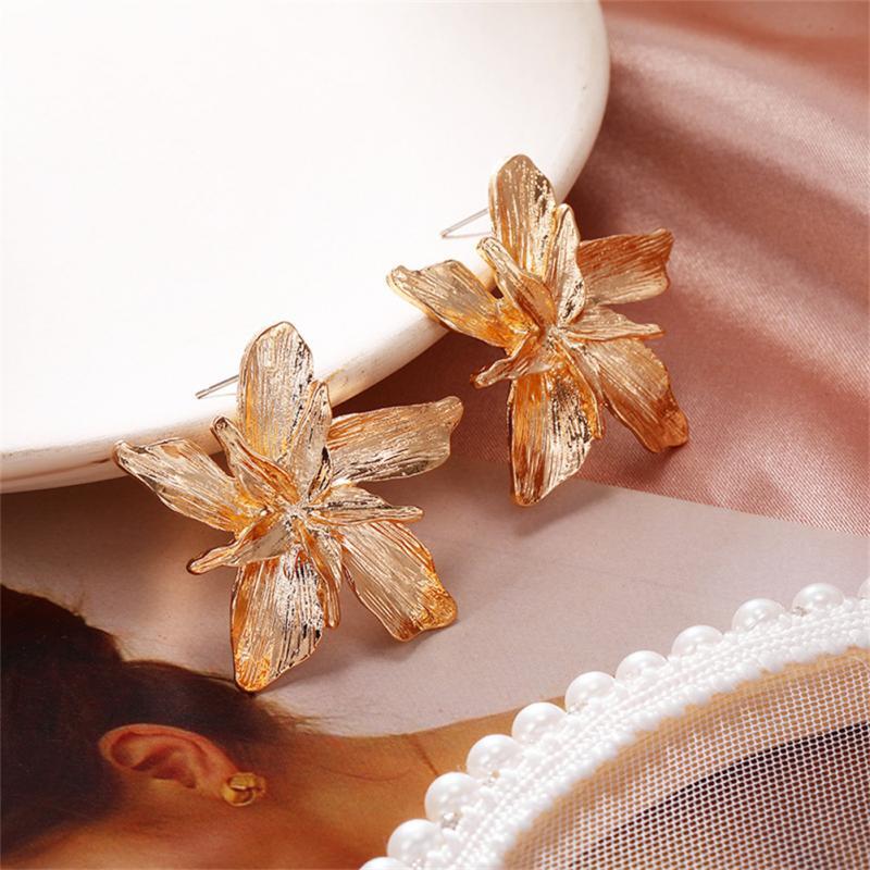 1 ~ 10 pezzi popolari semplici orecchini a bottone femminili in lega di zinco con goccia di grandi fiori Color argento dorato per accessori da donna da donna