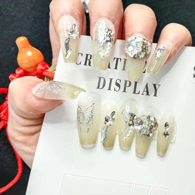 Akrylowa prasa na paznokcie Lvory White Pile of Diamonds Butterfly Naklejki wielokrotnego użytku Sztuczne paznokcie Shandmade noszące sztuczne paznokcie