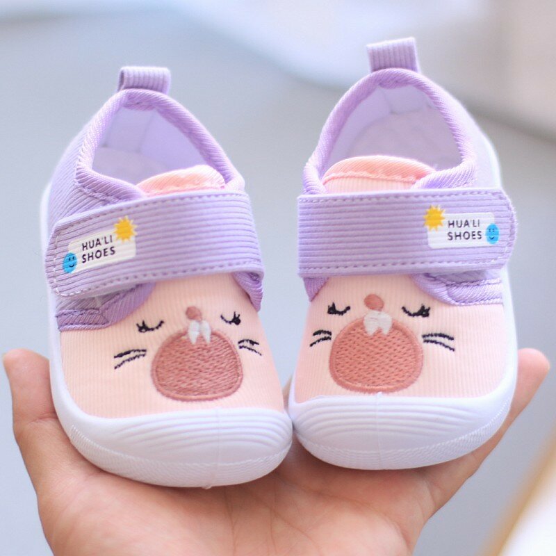 Zapatos antideslizantes con dibujos animados para bebé, zapatillas de suela suave, chirriantes, informales, antipatadas