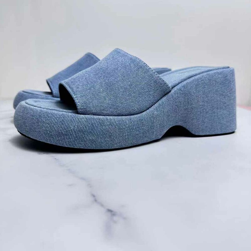 Nuove scarpe da donna estive 2024 sandali con zeppa con plateau impermeabili con sandali e pantofole con plateau in spugna.