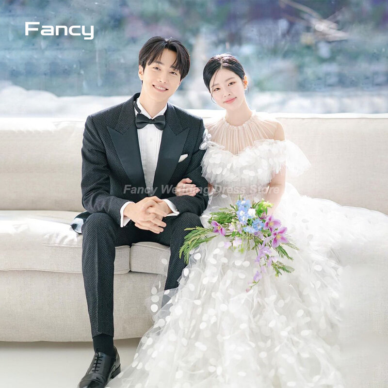 ชุดแต่งงานสไตล์เกาหลีแบบเรียบง่ายชุดเดรสเจ้าหญิงแขนกุดยาวถึงพื้นผ้าลูกไม้ปักลายคอกลม