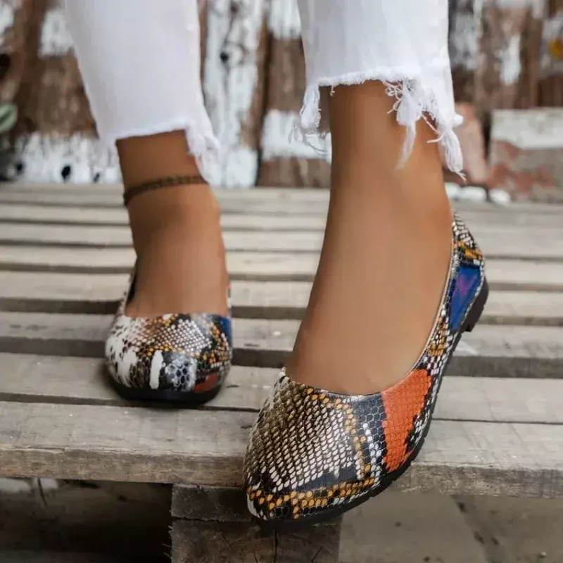 Buty damskie komfortowe buty na płaskiej podeszwie z okrągłym noskiem modne wzór wężowy obuwie damskie duże rozmiary płytkie Zapatos De Mujer 2024