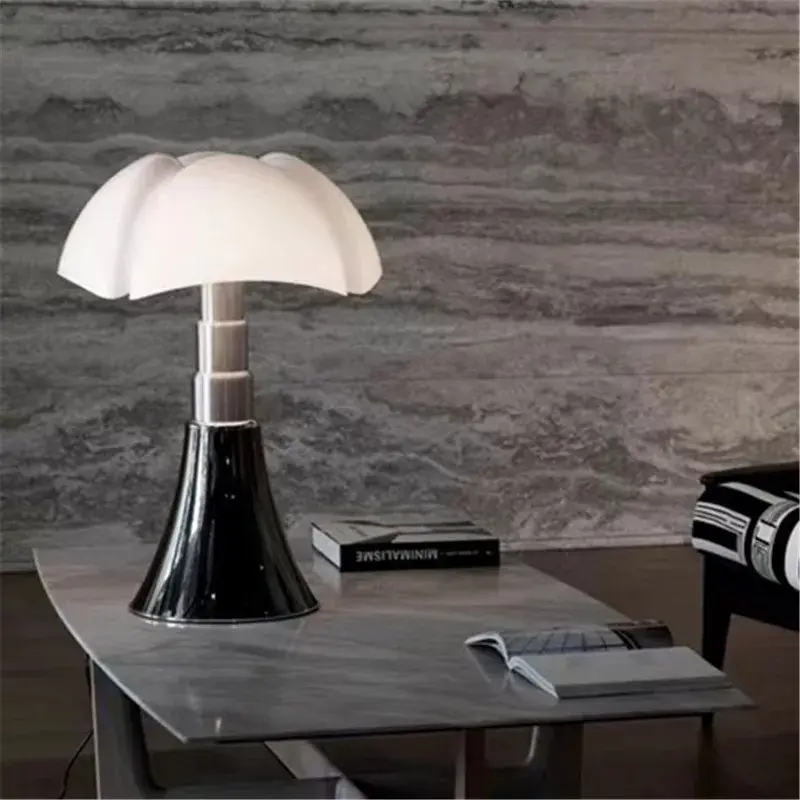 โคมไฟตั้งโต๊ะแบบย้อนยุคสุดหรูหลอดไฟ LED ดอกไม้ห้องนอนในอาคารโคมไฟตั้งโต๊ะข้างเตียงเห็ดประดับสำนักงานโคมไฟตั้งโต๊ะน่ารัก