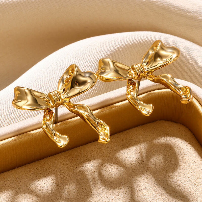 Женские серьги-гвоздики золотого цвета, с бантом