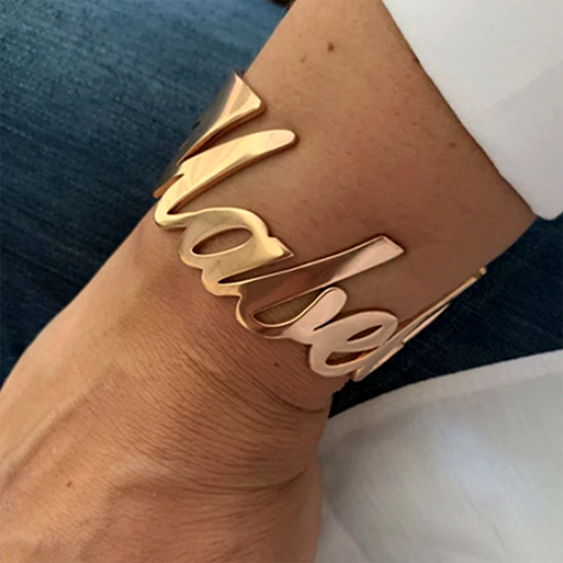 Brazalete de acero inoxidable con nombre personalizado para mujer, pulsera de oro y plata, abalorio personalizado, regalo de joyería para el Día de San Valentín