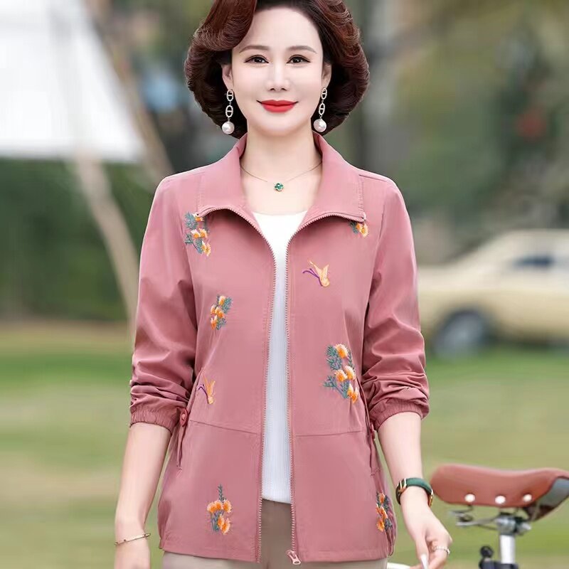 Middle-Aged Elderly Mothers Windbreaker Jacket Women 2024 Spring Autumn New Outwear Short Thin Fashion Trench Coat Ladies Top