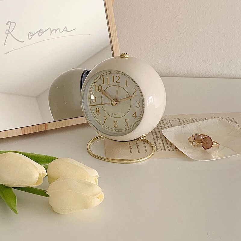 Silencioso antiticking Retro Vintage despertador, Relógio pequeno de mesa com luz noturna, Mini despertador redondo para quarto e escritório
