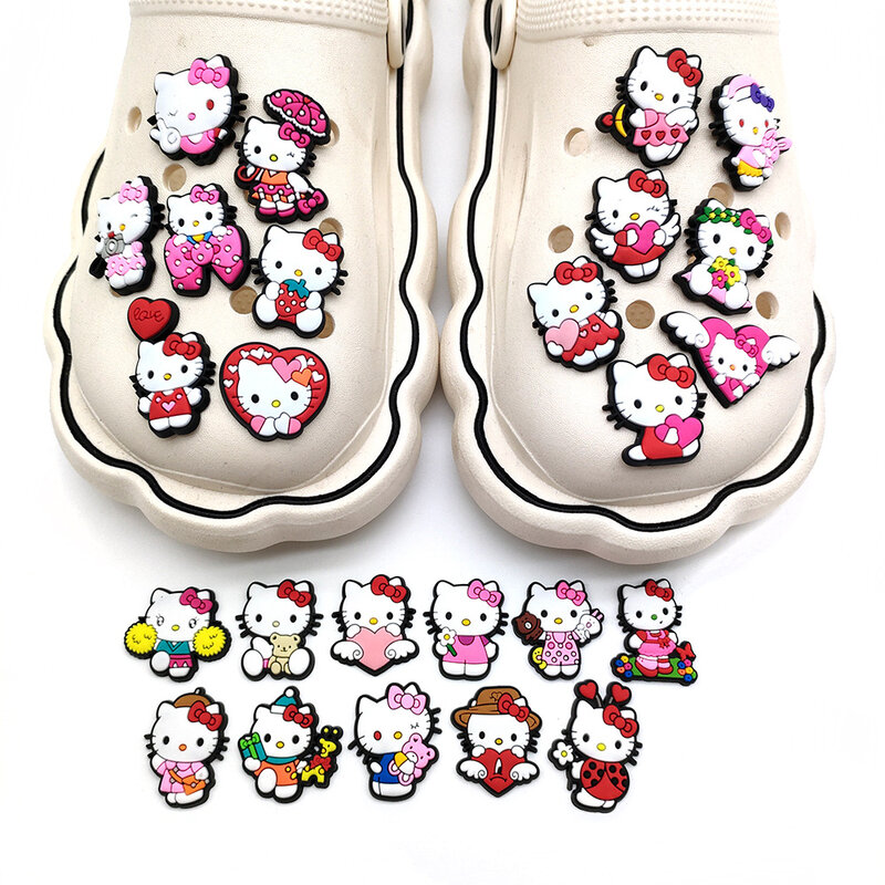 سحر الأحذية البلاستيكية Sanrio-Hello Kitty للأطفال ، إكسسوارات قباقيب ذاتية الصنع ، صنادل كرتون ، تزيين ، هدايا حفلات ، 25: 50 لكل طقم