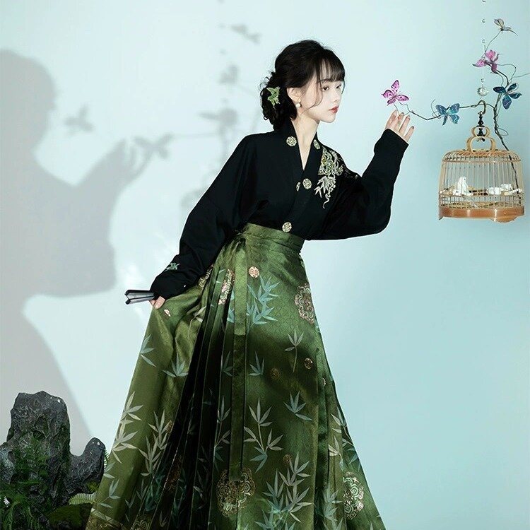 Original Hanfu Skirt Chinese Style Costume Mamianqun Ming Dynasty Weaving Gold Horse Face Skirt Chinese Dress