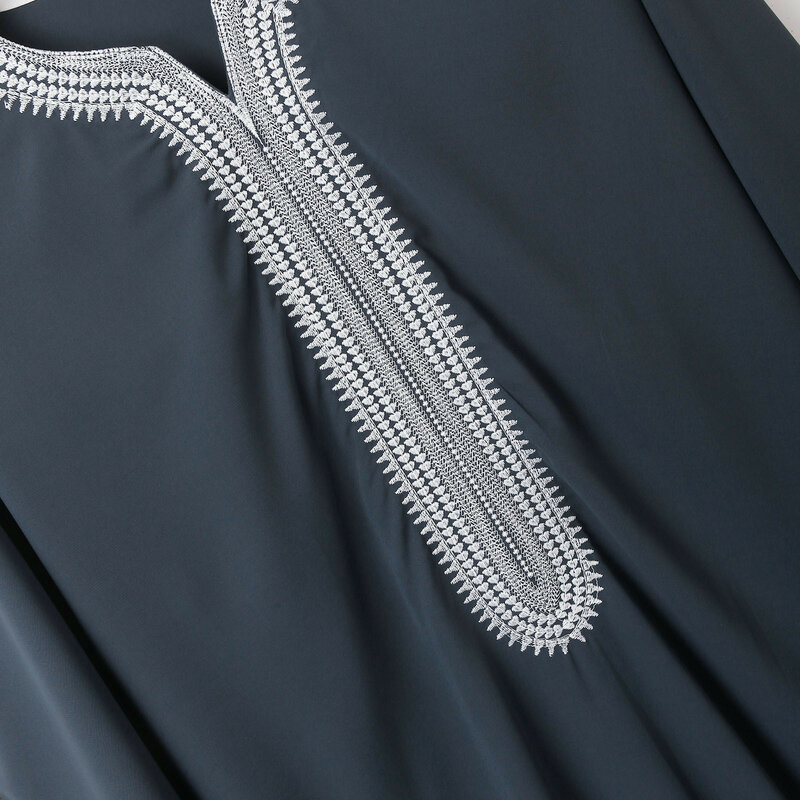 Мужская Летняя мусульманская одежда, повседневная модная вышитая свободная и дышащая темно-синяя мусульманская одежда, модель Дубая, Средневосточный Халат