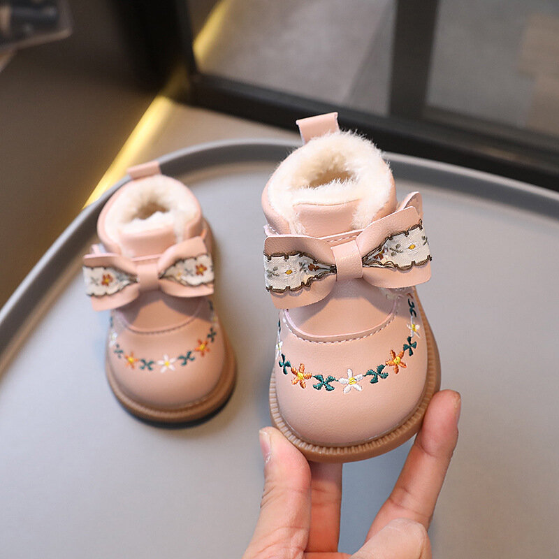 Botas de nieve de cuero para bebé, zapatos bonitos de algodón cálido para niña, botines de princesa de fondo suave para bebé, novedad de invierno