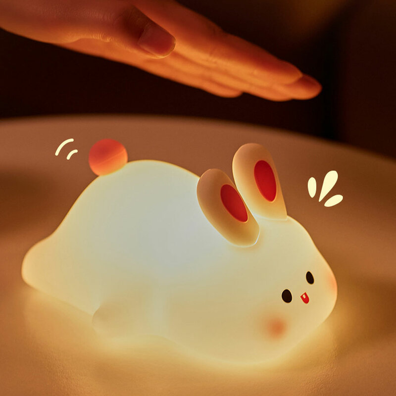 Conejo de cara grande con palmaditas, luz nocturna pequeña, adornos de juguete coloridos, lindos