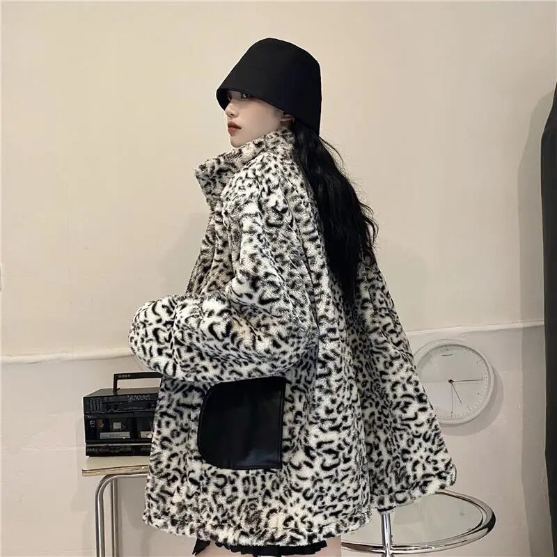 Fried street mantel kulit pu wanita, jaket bantalan cetakan macan tutul dua sisi baru musim gugur musim dingin 2023