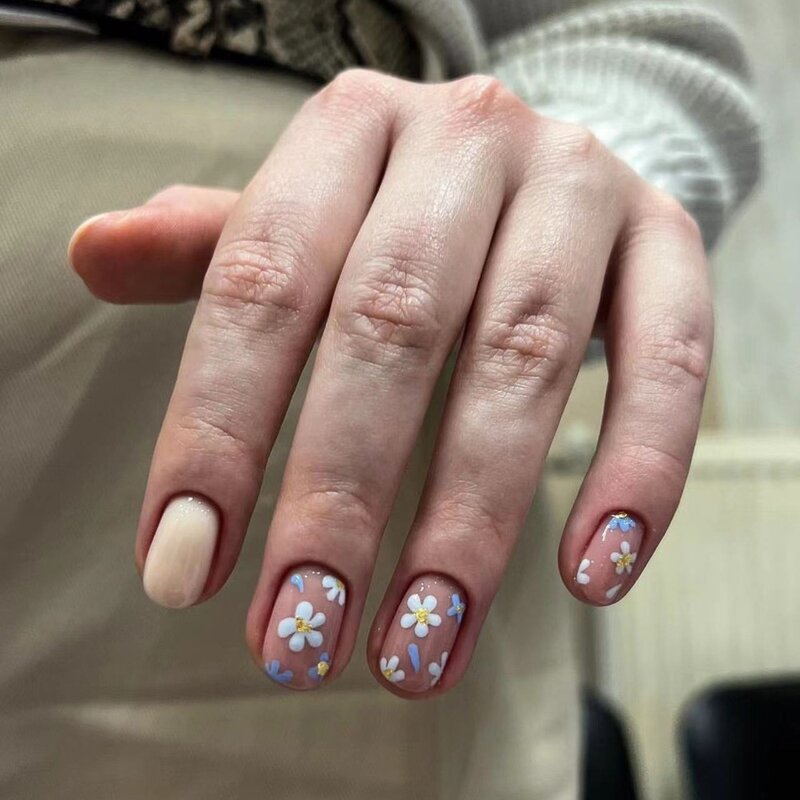24 szt. Krótkie proste sztuczne paznokcie kwiatowe na paznokcie nadające się do noszenia kwadratowe błyszczące sztuczne paznokcie paznokieć z pełnym pokryciem końcówki wykończone Manicure