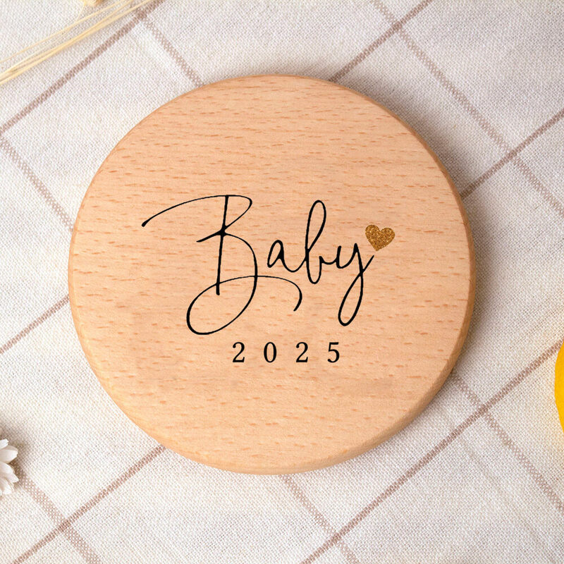 아기 2025 인쇄 나무 컵 받침, 아기 소품 사인, 신생아 나무 컵 받침, 아기 출산 발표, 유아 출산 선물
