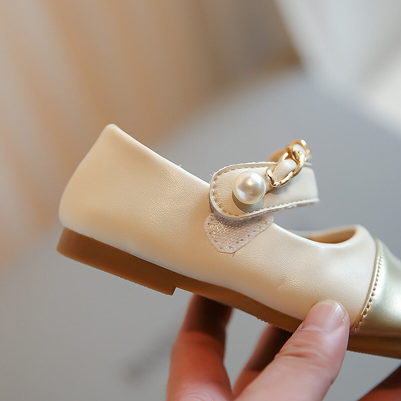 2023 nuove catene antiscivolo carino colore abbinato scarpe per bambini Casual Drop Shipping perle Cute Children Fashion Princess Shoes Simple