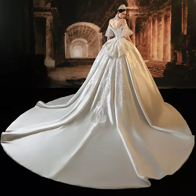 Vestido de casamento luxuoso cetim com decote bordado, vestido arco, mangas curtas, 2024
