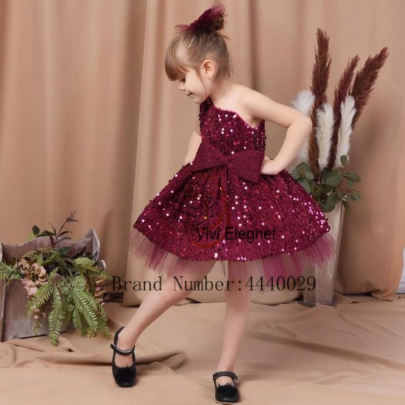 Simple Sleeveless Flower Girls Dresses for Kids 2024 Tiered Sequined Christmas Gowns Tutu Christmas Gowns with Rea Bow Summer