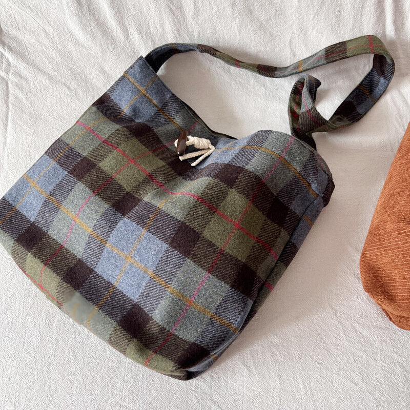 Autumn and Winter New Vintage Wool Check Large Capacity Tote Bag Niche Commuter Shoulder Bag Crossbody Bag Big Buckle Bag