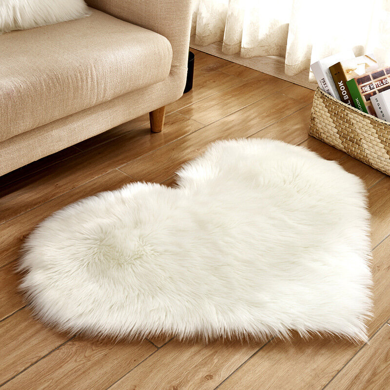 2023 nuovo tessuto per la casa peluche soggiorno tappeto a forma di cuore camera da letto comodino stile ragazza carina