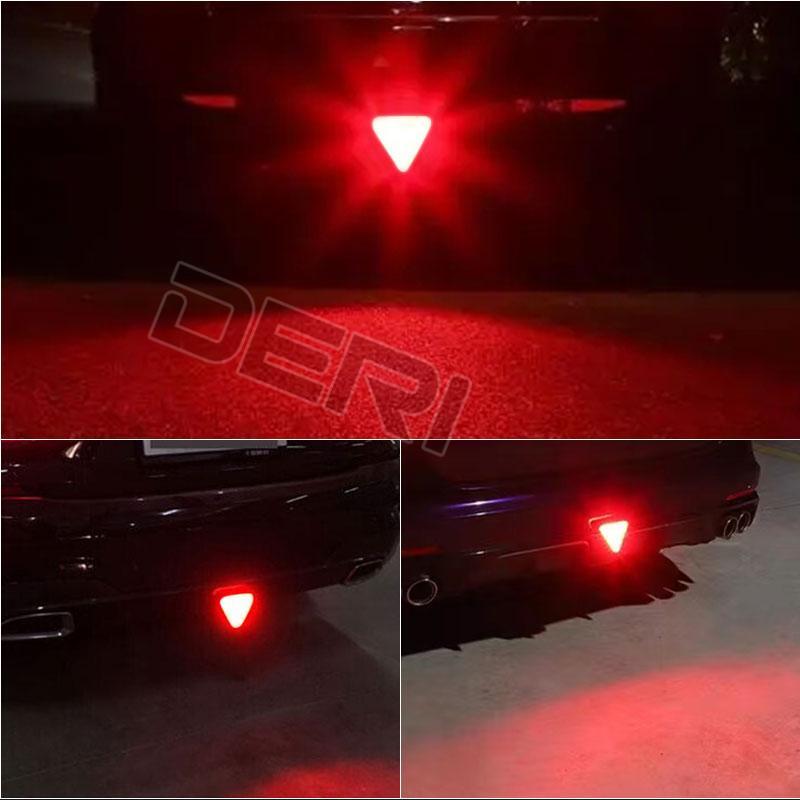 Lampu Rem Belakang Ekor Segitiga 12V Lampu Berhenti Belakang Gaya Mobil Merah Asap untuk Mobil Truk Pickup Trailer SUV Lampu Belakang Berkedip Moto
