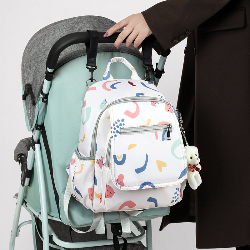 حقيبة ظهر للأمهات ، حقيبة تخزين ضد الماء لحفاضات الأطفال ، عربة أطفال بسعة كبيرة ، قلادة دمية دب لطيف ، حقيبة سفر