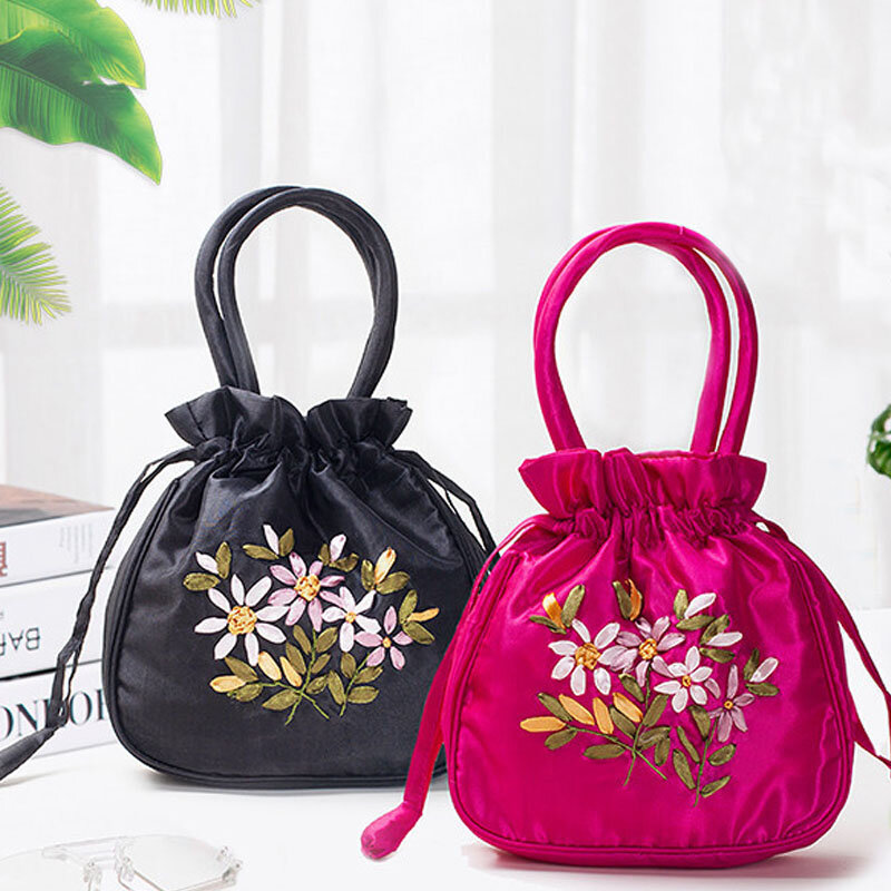女性のための花柄の刺繍が施された小さなハンドバッグ,木製のバケツとトップハンドル付きのバッグ,ヴィンテージスタイル,サマーコレクション