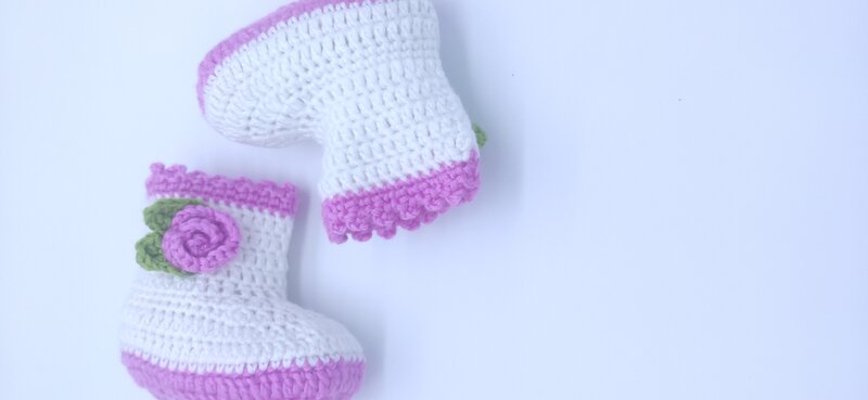 Детские носки, яркий розовый цветок с белой моделью bt001