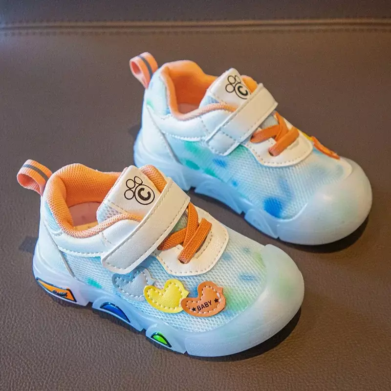 Детские милые прогулочные туфли Новинка весна-осень 2024 модная дышащая сетчатая спортивная обувь для мальчиков и девочек износостойкая грязеотталкивающая обувь
