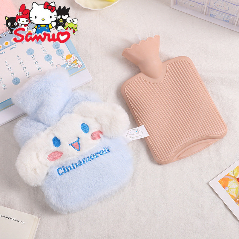 Sanrio Melody Kuromi Hello Kitty Cinnamoroll Filled Hot กระบอกน้ำขนาดใหญ่ความจุน่ารัก Plush ร้อน-กระบอกน้ำของเล่นคริสต์มาส